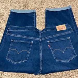 NWOT Levi cuffed capris. Size 18W